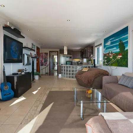 Apartamento Perfect Penthouse With Stunning Sea & Mountain Views
